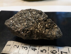 Pirit ásvány telep , gyönyörű kockákkal