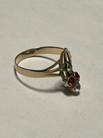14 kr aranyból készült kis mutatós aranygyűrű eladó!Ara:22.000.-