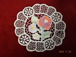 Hand-embroidered small, round tablecloth with a crocheted edge, diameter 14-15 cm. He has! Jokai.