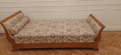 Neo-baroque bed upholstered in swan vàgü