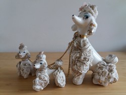 Porcelán uszkár család vagy pudlikutya 2 kiskutyával