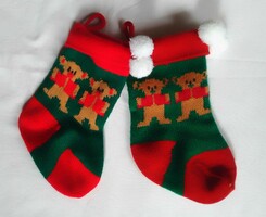 Két macis piros zöld karácsonyi ajándék zacskó harisnya zokni kandalló akasztós dísz dekoráció