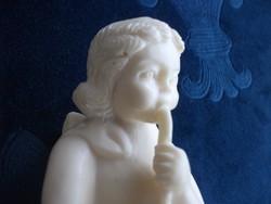 Jelzett Alabástrom angyal szignóval 11,5 cm