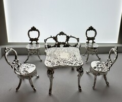 694T. 1 Forintról! Antik ezüst (115,6 g), Miniatűr Neo-Barokk ülő garnitúra asztallal!