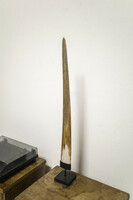 Nagy méretű kardhal 'agyar' fém talpban