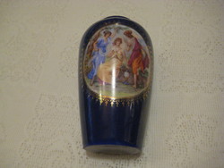 Zsolnay  kis váza  , régi pajzs jelzésű  , barokkos jelenettel   11 cm
