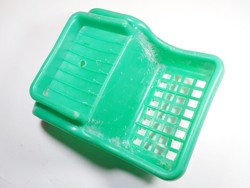 Retro plastic soap dish that can be placed on the edge of the bathtub and can be hung - from the 1970s
