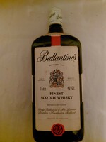 több, mint 30 éves Ballantines skót whiskey!