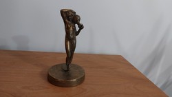 (K) Vízhordó akt bronz szobor cca 15,5 cm magas