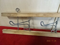 Antique coat rack can be turned with four hooks. He has! Jokai.