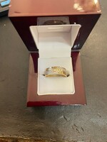 Arany gyűrű mintával