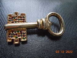 LERITZ jelzéssel aranyozott vintage nagyobb kulcs bross apró színes kövekkel