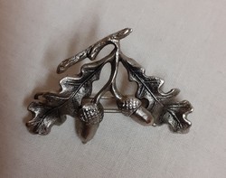 Acorn hunting hat badge in good condition.