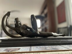 Raymondo, kortárs bronz szobor szecessziós stílusban