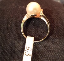 Elegáns ezüst gyűrű tenyésztett gyönggyel és cirkóniával díszítve