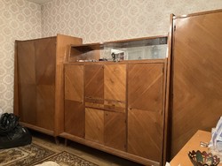 Retro stílusban készült szekrénysor, 1960-70-es évek.