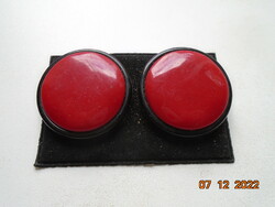 Red and black vintage clip