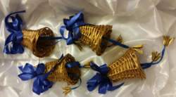 4 db régi karácsonyfadísz, aranyszínű vessző csengettyűk kék szalaggal 7 x 9 cm