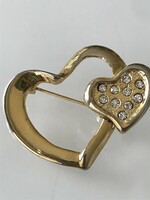 Szív alakú aranyozott bross ragyogó kristályokkal, 4,5 x 3,5 cm