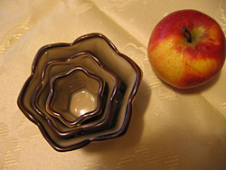 3 részes virág alakú porcelán tálka, gyertyatartó