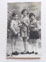 Régi újévi képeslap fotó levelezőlap gyerekek szerencsepatkó