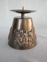 Busó díszítésű réz gyertyatartó