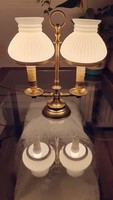 Antik, réz asztali lámpa 2 db. régi, bordás, fehér üvegbúrával.
