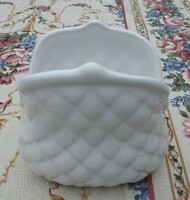 Fehér porcelán pénztárca alakú váza - asztalközép