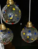 3  külön darabból álló csillár.  3 db.  pöttyös üveg gömb búrás, függőlámpa réz szerelvényekkel.