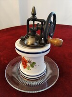 Special pepper grinder pad with plate