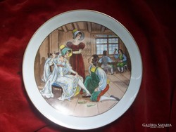 Decorative plate: in a shoe salon - painted, gilded Swiss porcelain wall plate flawless. Its diameter is 23.5 cm. But