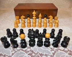 Chess / box.