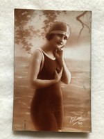 Antik, régi fürdőruhás lány képeslap - Postatiszta                                  -2.