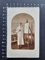 Régi fotó, fénykép, képeslap katonatisztet rajzoló művész nagyon szép festőállvánnyal 1915