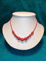 Retro red string of beads (628)