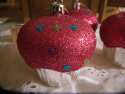 MUFFIN - FÜGGESZTHETŐ  - 8 x 8 cm - VASTAGON CSILLÁMOS - NÉMET - HIBÁTLAN