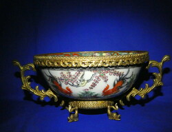 Chinese hand-painted famille rose rooster pattern porcelain bowl offering