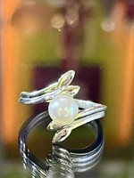 Pompás ezüst gyűrű, gyöngy díszítéssel