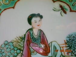 Kézzel festett,dombor zománc mintákkal Famille Rose Zhongguo Jingdezhen figurális tál