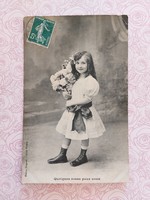 Régi képeslap kislány fotó levelezőlap virágok