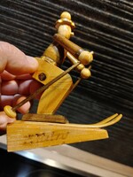 M Tatry   Magas Tátra    Fa síelő  retro  asztaldísz     14 cm