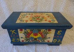Old painted chest / 25x51x28 cm.