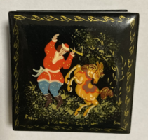 Marked Russian lacquer box, beautiful hand painting, 6 x 6 cm