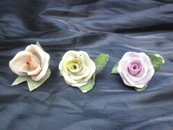 3 db porcelán rózsa,2 db Herendi,1 db Aquincumi.Jelzettek, fotók szerinti állapotban