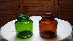 Két régi zöld és barna vastagfalú üveg tároló