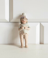 Mini biszkvit porcelán baba Germany felirattal "rossz kislány" - pisilős kislány, vicces figura