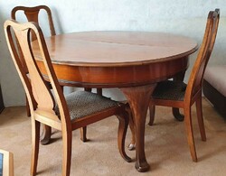 Angol barokk, kerek étkező asztal, 4 db hegedű formájú háttámlás székkel