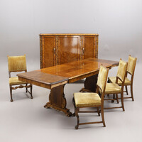 Jó állapotú eklektikus szett: kihúzható asztal + 4 szék + tálalószekrény egyben eladó.