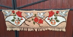 Nosztalgia darab,  Gyönyörű  galambos  madaras falvédő faliszőnyeg paraszti dekoráció