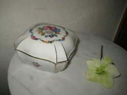 Zsolnay  bonbonier - ékszertartó  , erdei virágokkal , 10 x 10 cm